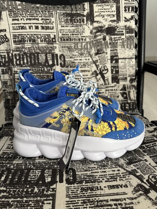 Versace chain reaction