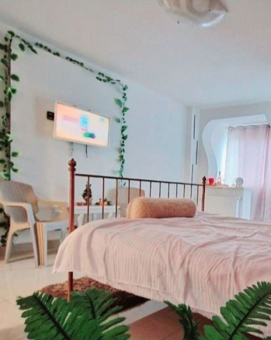 Vand garaoniera luminoasa gata de mutat sau pt business in regim hotelier