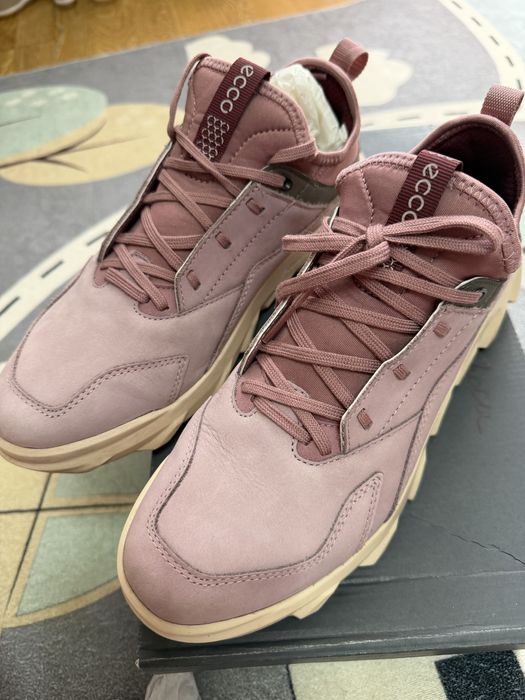 Кроссовки ECCO в отличном состоянии