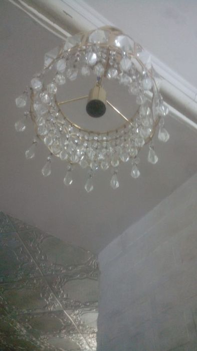 Продам люстру в отличном состоянии
