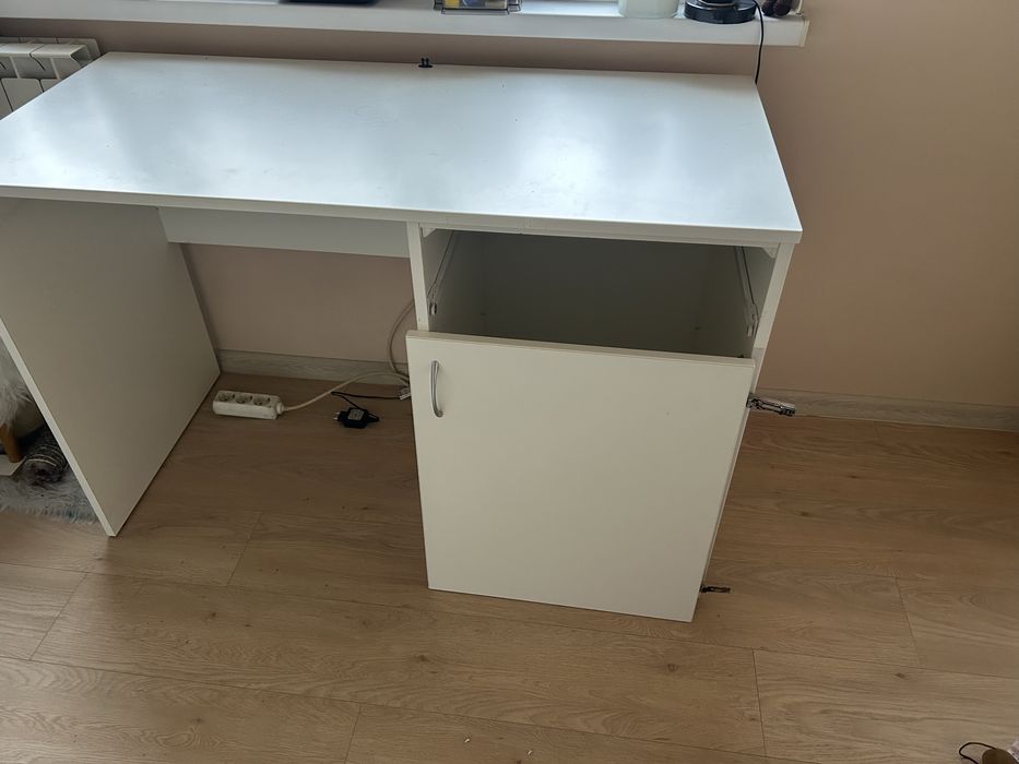 Ученическо бюро - бяло шегре