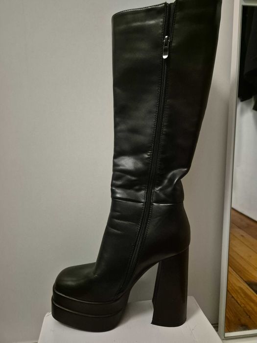 Дамски ботуши на висок ток