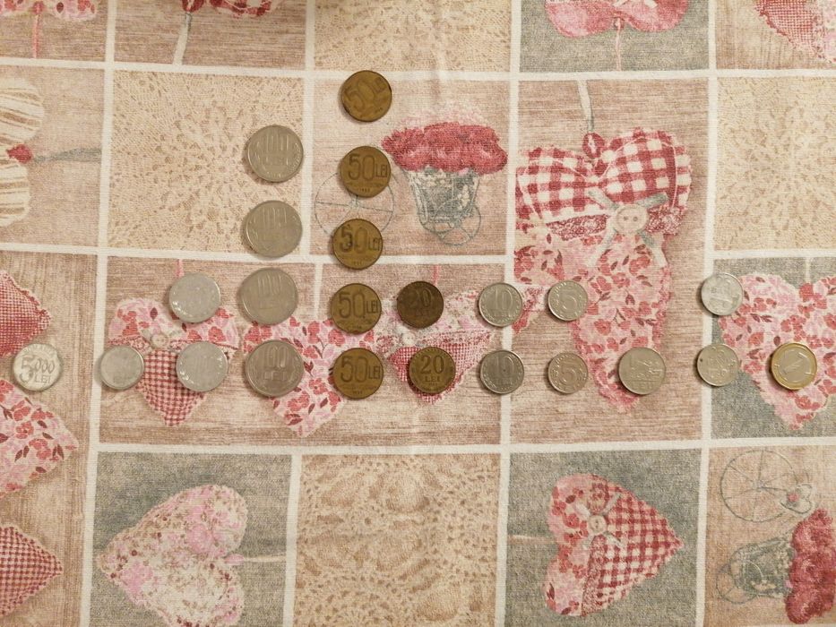 Banuti vechi (fiecare are o valuare anume, le gasiti in descriere))