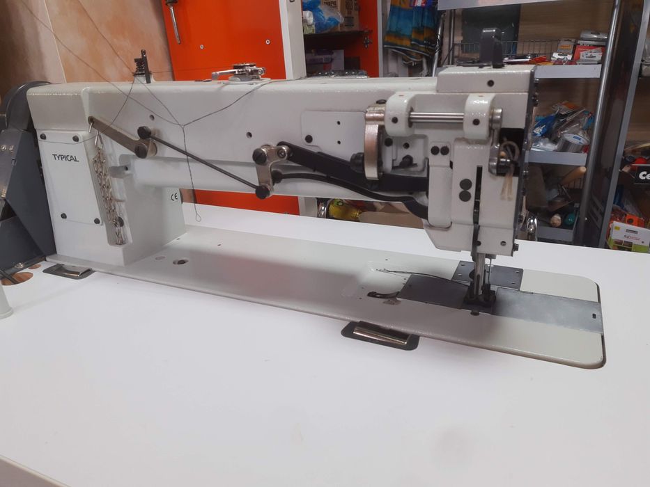 Продавам провесионална шевна машина двуигловка шевна машина