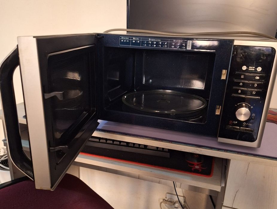 Cuptor cu microunde