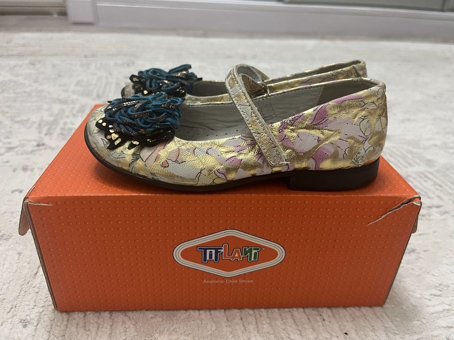 Продам детскую обувь