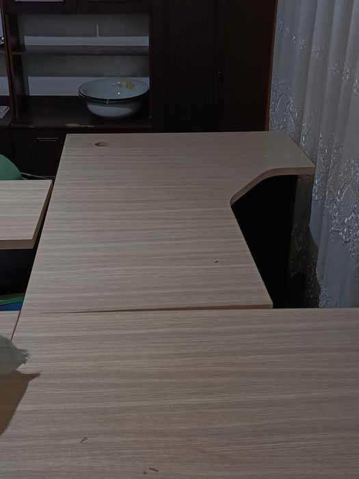 Продаются офисные столы.