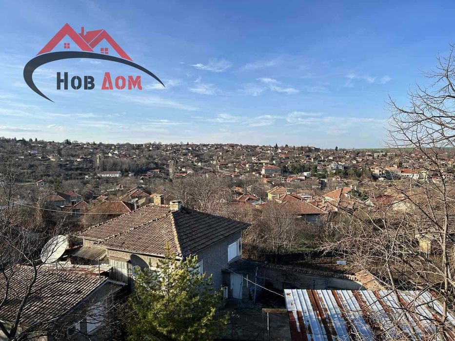 Триетажна масивна къща в село Самоводене