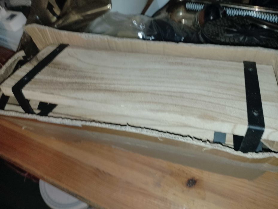 Кухненски стенен стелаж