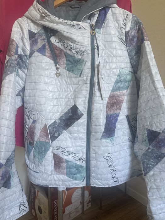 Продам женскую ветровку