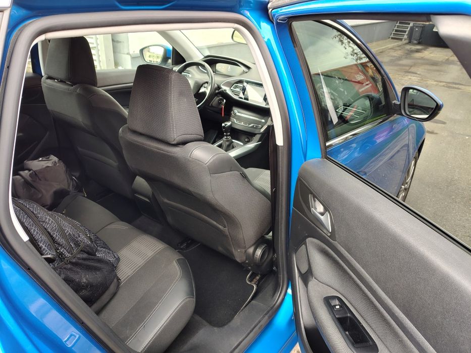 Peugeot 308 Allure/ 2021/ 1.5 Blue hdi/ Euro 6 / Navi/ Line Assist/