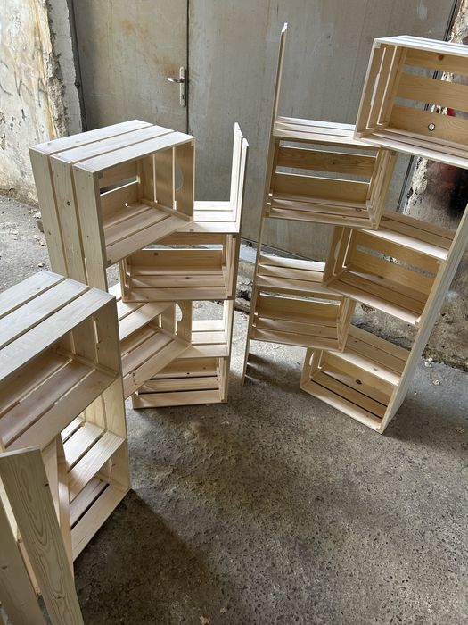 Универсален разтегателен и чупещ се дървен стелаж от щайги