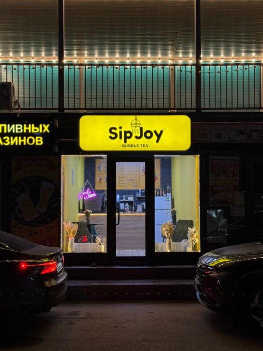 Продам стол, холодильник, лайтбокс, тумбучку