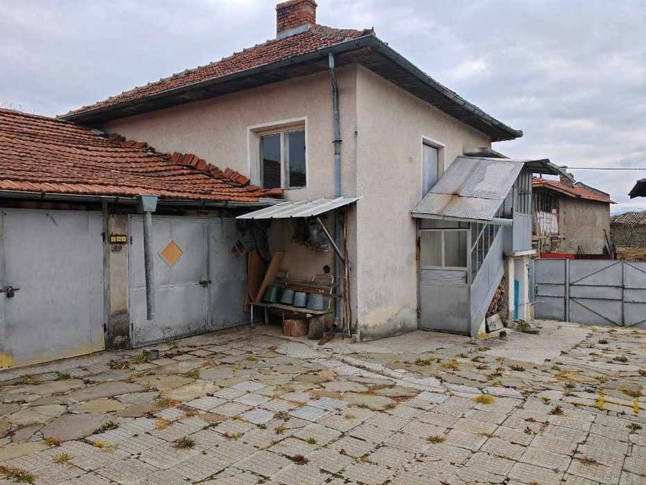 продавам къща в с.Борима, община Троян