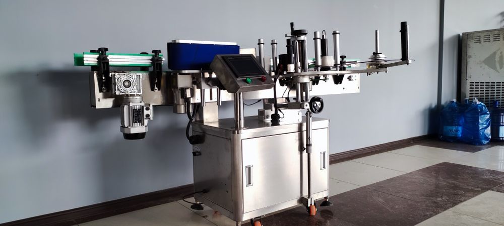 Этикетка Ускунаси - Etiketka yopishtiruvchi