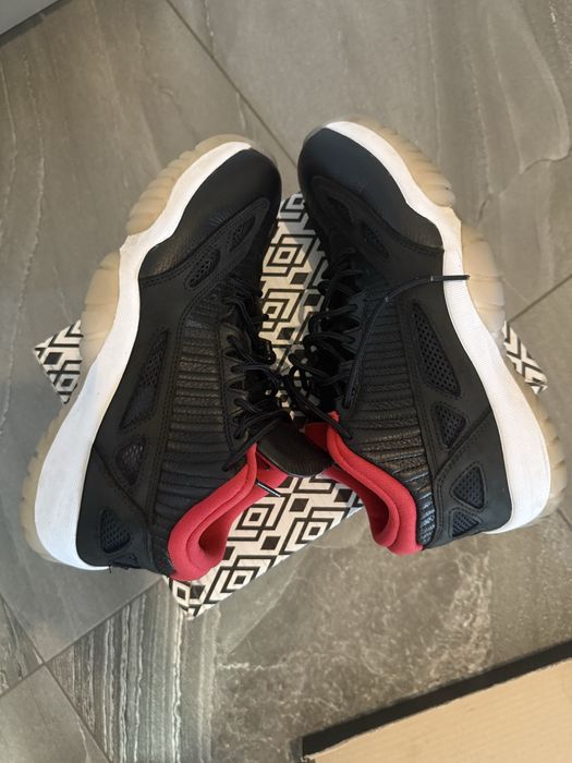 Air Jordan 11 Retro Low IE Bred