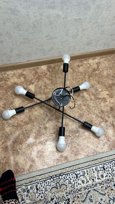 Продам красивую современную люстру