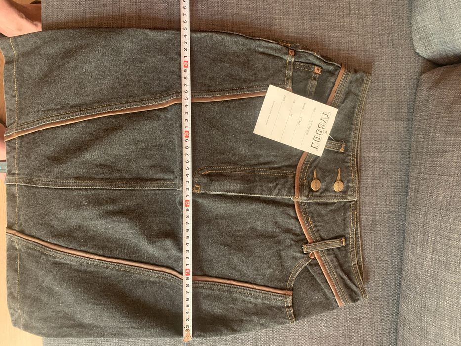 Оригинална дънкова пола с кожени  апликации