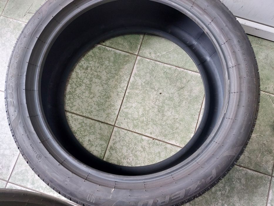 Set anvelope 325/35 R23 cu 285/40 R23 Pirelli