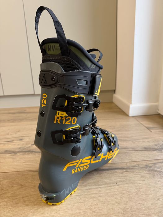 Clăpari schi Fischer RANGER 120 GW DYN – stare foarte bună/noi