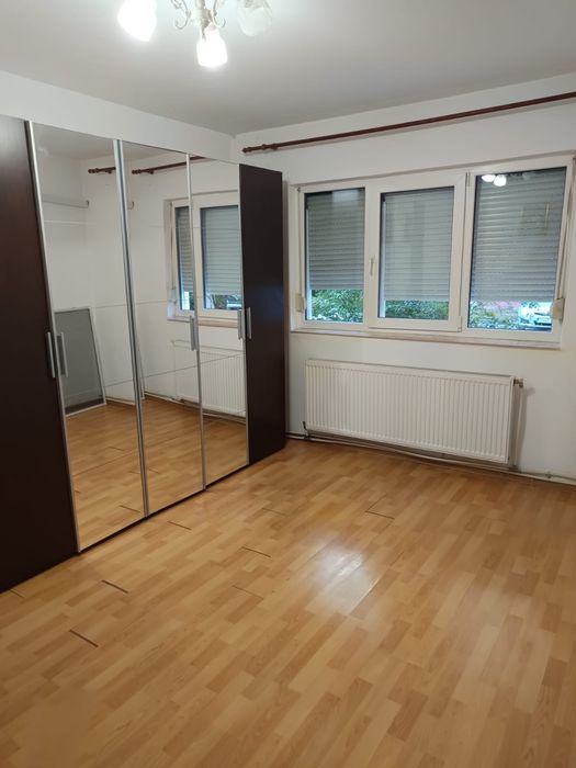 Inchiriez apartament 2 camere la parter zona garii marghita