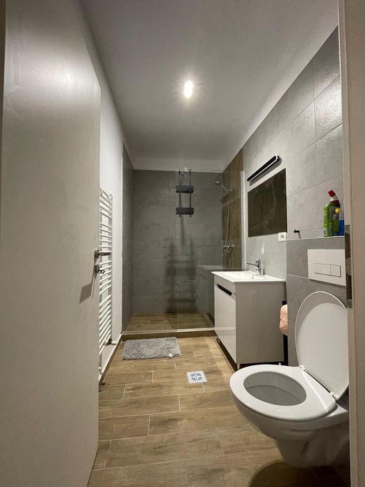 Închiriez apartament în Sanpetru