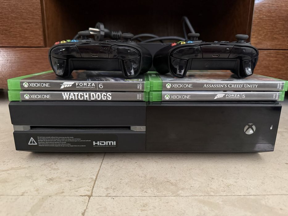 Xbox One + 2 controllere + 4 jocuri