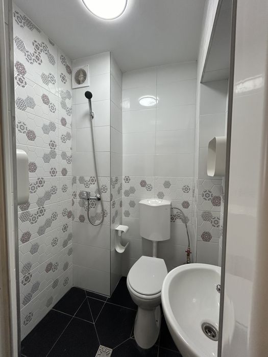 Proprietar - vand garsoniera complet renovata si mobilata