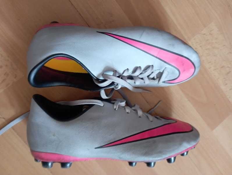 Футболни обувки 38,5