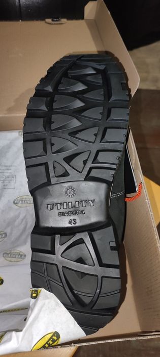 Работни обувки - чисто нови.