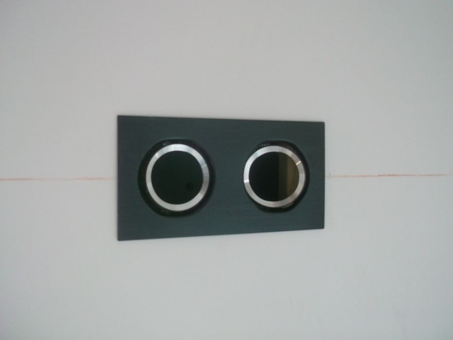 Устанавливаем люстр,бра,светильники,прожекторы,розетки,включатели.Саша