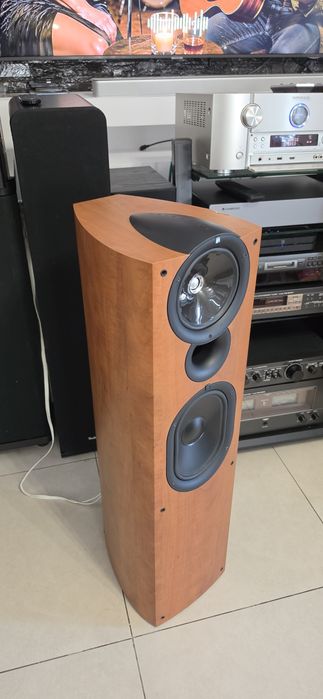 Boxe de podea Kef Q7 englezesti