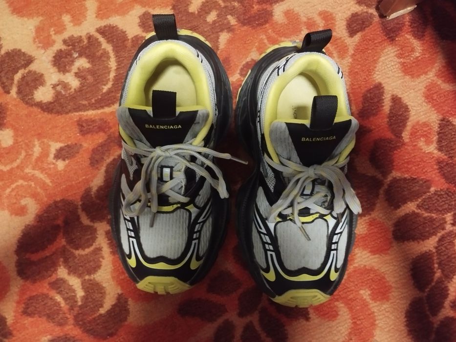 Balenciaga 10xl size 42