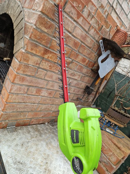 Aparat tuns gardul viu greenworks 40v