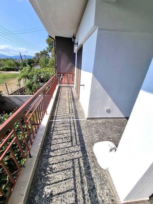 Продава триетажна къща 250 м2 и двор 400 м2 в Аспровалта, Гърция