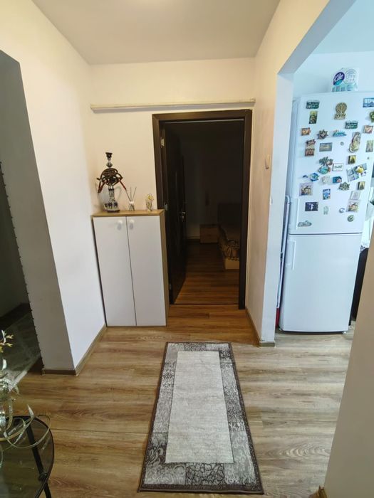 Vand apartament cu o suprafata de 58 mp, situata etajul 2/4.