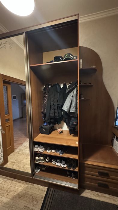 Шкаф в прихожию