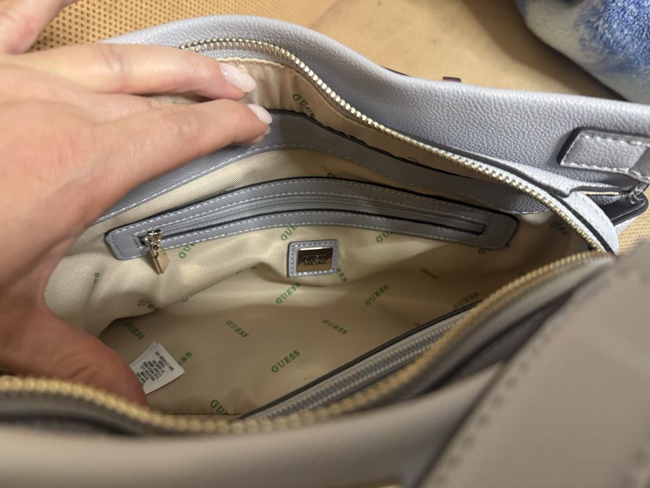 Страхотна чанта Guess