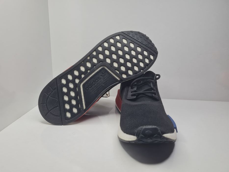 Маратонки Adidas NMD_R1 

Чисто нови без кутия. 

Размер 41 1/3 стелка 26 см.

Цена 55 евро.

Носени,но в отлично състояние. 

Размер 40 сте