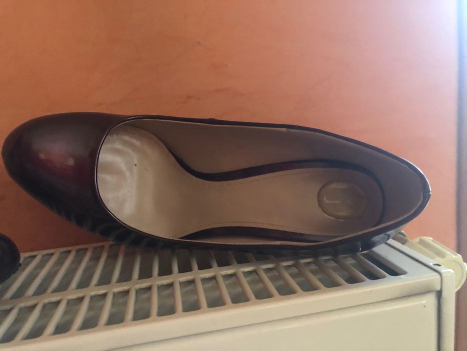 Pantofi din lac , vișinii cu toc inalt