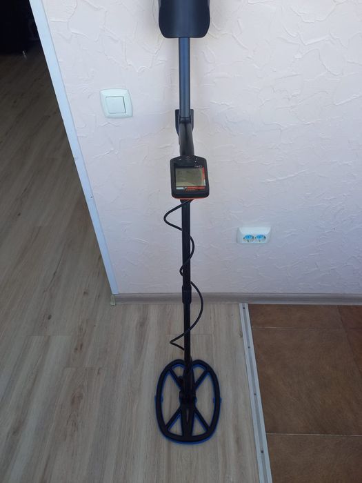 Продается металлоискатель Quest Q40