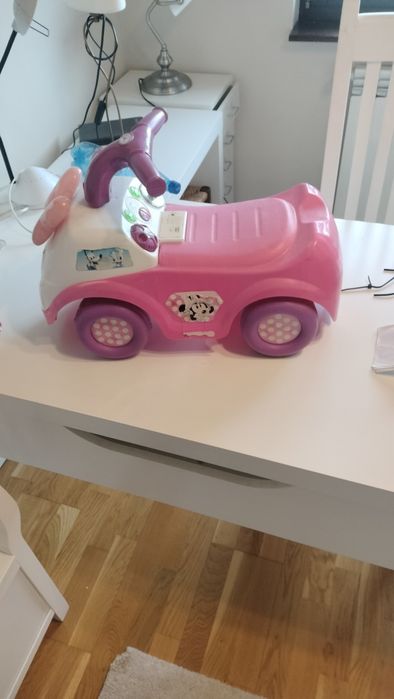 Vând jucărie mașină cumpărată de la noriel