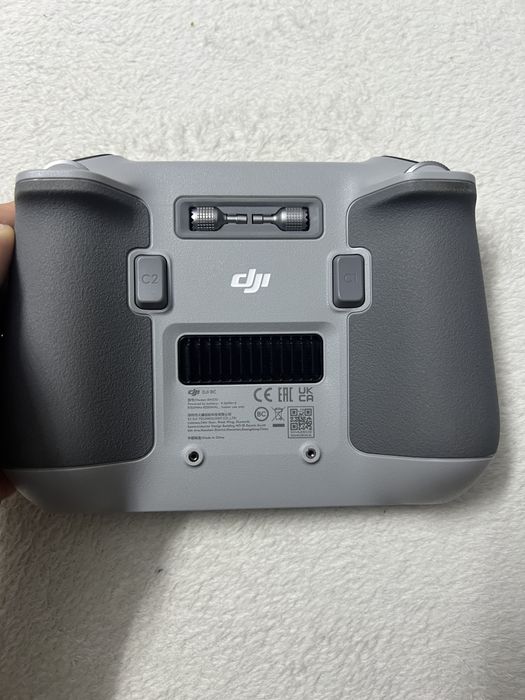 controller-ul DJI RC (model RM330),