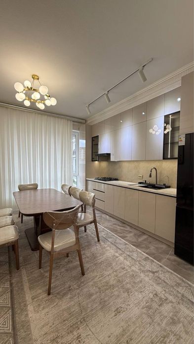 Продается 3 ком. Квартира площадью 90 кв.м. Адрес Ж/д Вокзал