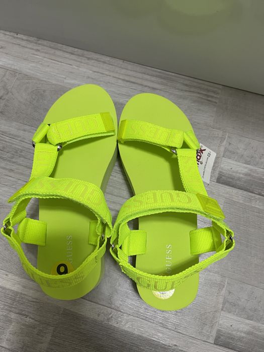 Босоножки женские Guess