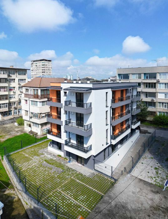 Продава се Двустаен апартамент в Търговище, Изток 1 - 56 кв.м за 683 €/кв.м - Снимка #1