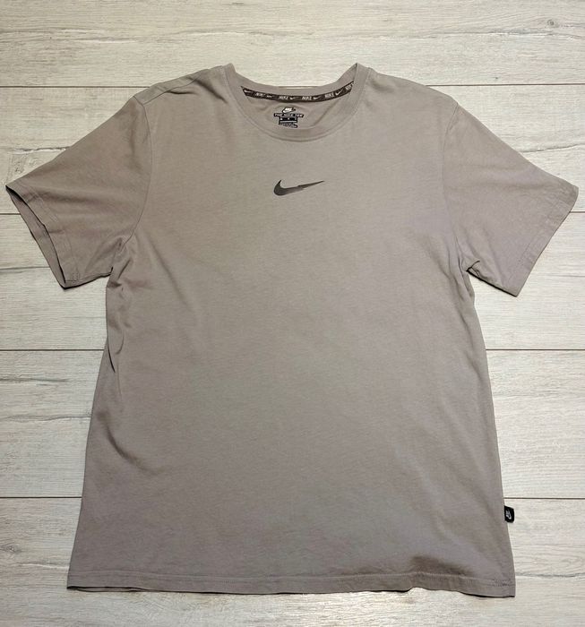 Сива тениска Nike