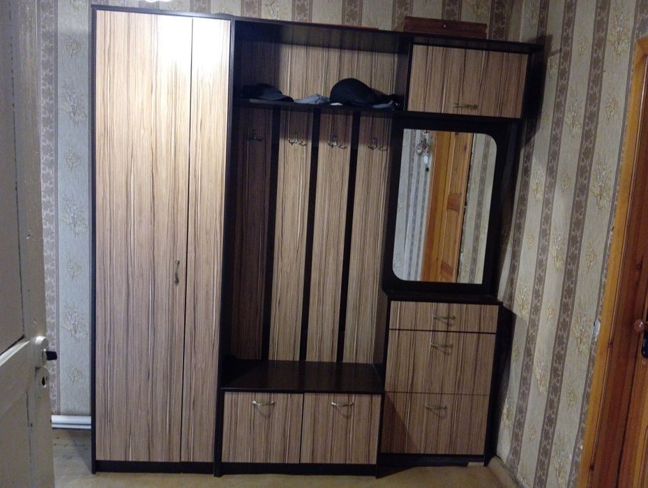 Продам прихожую шкаф
