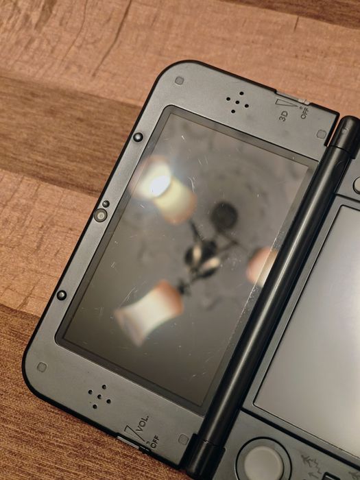 New Nintendo 3DS XL Louvre Audioguide Edition