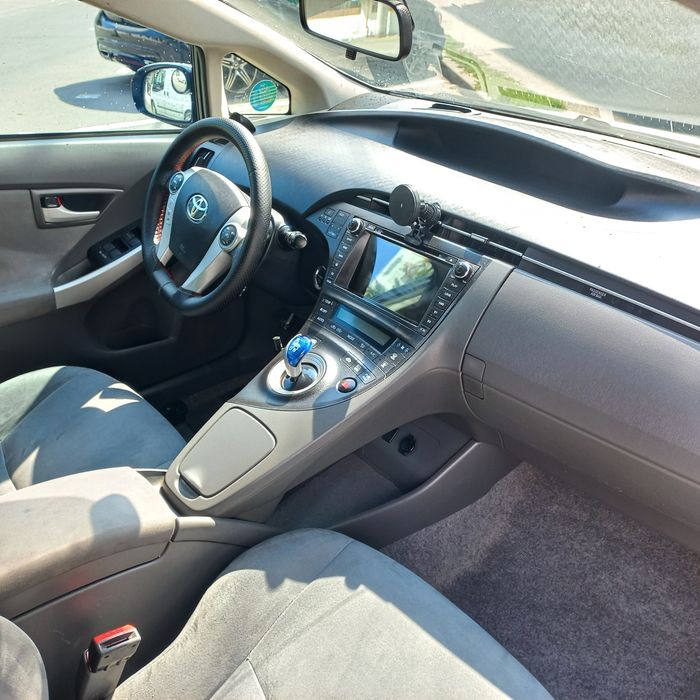 Vând toyota prius